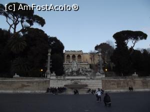 [P45] Una dintre fântânile laterale din Piazza del Popolo, sus pe clădirea din faţă am fi vrut să ajungem, măcar pentru a fotografia » foto by irinad
 - 
<span class="allrVoted glyphicon glyphicon-heart hidden" id="av838444"></span>
<a class="m-l-10 hidden" id="sv838444" onclick="voting_Foto_DelVot(,838444,3406)" role="button">șterge vot <span class="glyphicon glyphicon-remove"></span></a>
<a id="v9838444" class=" c-red"  onclick="voting_Foto_SetVot(838444)" role="button"><span class="glyphicon glyphicon-heart-empty"></span> <b>LIKE</b> = Votează poza</a> <img class="hidden"  id="f838444W9" src="/imagini/loader.gif" border="0" /><span class="AjErrMes hidden" id="e838444ErM"></span>