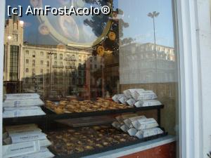 P06 [SEP-2016] Celebrele sfinte dulci, Pasteis de Nata intr-o vitrina din centrul Lisabonei