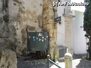 [P24] Toaleta publica aproape de Castelul Sao Jorge. Nu va speriati, nu mirosea urat, nu a mai fost folosita de pe 'vremea lui Sao Jorge » foto by bica adriana
 - 
<span class="allrVoted glyphicon glyphicon-heart hidden" id="av513538"></span>
<a class="m-l-10 hidden" id="sv513538" onclick="voting_Foto_DelVot(,513538,3414)" role="button">șterge vot <span class="glyphicon glyphicon-remove"></span></a>
<a id="v9513538" class=" c-red"  onclick="voting_Foto_SetVot(513538)" role="button"><span class="glyphicon glyphicon-heart-empty"></span> <b>LIKE</b> = Votează poza</a> <img class="hidden"  id="f513538W9" src="/imagini/loader.gif" border="0" /><span class="AjErrMes hidden" id="e513538ErM"></span>