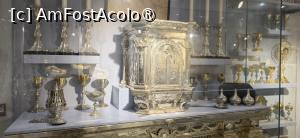 [P41] 41. Mai multe vitrine de sticlă adăpostesc obiecte de cult. » foto by msnd
 - 
<span class="allrVoted glyphicon glyphicon-heart hidden" id="av1514223"></span>
<a class="m-l-10 hidden" id="sv1514223" onclick="voting_Foto_DelVot(,1514223,3422)" role="button">șterge vot <span class="glyphicon glyphicon-remove"></span></a>
<a id="v91514223" class=" c-red"  onclick="voting_Foto_SetVot(1514223)" role="button"><span class="glyphicon glyphicon-heart-empty"></span> <b>LIKE</b> = Votează poza</a> <img class="hidden"  id="f1514223W9" src="/imagini/loader.gif" border="0" /><span class="AjErrMes hidden" id="e1514223ErM"></span>