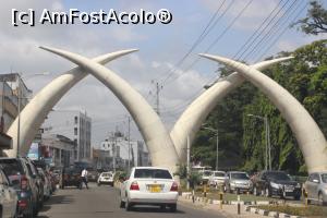 P01 [JAN-2016] Poarta de intrare in Mombassa, orasul circulatiei libere. 