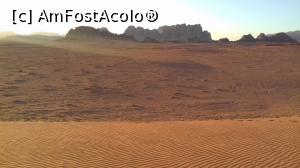 P12 [APR-2019] În deşertul Wadi Rum, vântul puternic ridică praful şi nisipul (stânga sus) 
