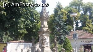 [P01] Monumentul ciumei aflat lângă poarta de intrare în cimitirul 'Bisericii Tuturor Sfinţilor' (Osuarul Sedlec) din oraşul Kutna Hora, Cehia.  » foto by traian.leuca †
 - 
<span class="allrVoted glyphicon glyphicon-heart hidden" id="av805071"></span>
<a class="m-l-10 hidden" id="sv805071" onclick="voting_Foto_DelVot(,805071,3486)" role="button">șterge vot <span class="glyphicon glyphicon-remove"></span></a>
<a id="v9805071" class=" c-red"  onclick="voting_Foto_SetVot(805071)" role="button"><span class="glyphicon glyphicon-heart-empty"></span> <b>LIKE</b> = Votează poza</a> <img class="hidden"  id="f805071W9" src="/imagini/loader.gif" border="0" /><span class="AjErrMes hidden" id="e805071ErM"></span>