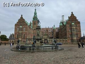 [P61] Hillerød, Castelul Frederiksborg și curtea interioară, poză micșorată la jumătate » foto by mprofeanu
 - 
<span class="allrVoted glyphicon glyphicon-heart hidden" id="av1506274"></span>
<a class="m-l-10 hidden" id="sv1506274" onclick="voting_Foto_DelVot(,1506274,3497)" role="button">șterge vot <span class="glyphicon glyphicon-remove"></span></a>
<a id="v91506274" class=" c-red"  onclick="voting_Foto_SetVot(1506274)" role="button"><span class="glyphicon glyphicon-heart-empty"></span> <b>LIKE</b> = Votează poza</a> <img class="hidden"  id="f1506274W9" src="/imagini/loader.gif" border="0" /><span class="AjErrMes hidden" id="e1506274ErM"></span>