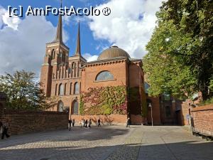 [P68] Roskilde, Catedrala văzută din lateral, pe acolo se vizitează » foto by mprofeanu
 - 
<span class="allrVoted glyphicon glyphicon-heart hidden" id="av1506281"></span>
<a class="m-l-10 hidden" id="sv1506281" onclick="voting_Foto_DelVot(,1506281,3497)" role="button">șterge vot <span class="glyphicon glyphicon-remove"></span></a>
<a id="v91506281" class=" c-red"  onclick="voting_Foto_SetVot(1506281)" role="button"><span class="glyphicon glyphicon-heart-empty"></span> <b>LIKE</b> = Votează poza</a> <img class="hidden"  id="f1506281W9" src="/imagini/loader.gif" border="0" /><span class="AjErrMes hidden" id="e1506281ErM"></span>