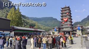 [P02] Intrarea in parc, Wulingyuan Ticket Station » foto by elenaadina
 - 
<span class="allrVoted glyphicon glyphicon-heart hidden" id="av1506491"></span>
<a class="m-l-10 hidden" id="sv1506491" onclick="voting_Foto_DelVot(,1506491,3501)" role="button">șterge vot <span class="glyphicon glyphicon-remove"></span></a>
<a id="v91506491" class=" c-red"  onclick="voting_Foto_SetVot(1506491)" role="button"><span class="glyphicon glyphicon-heart-empty"></span> <b>LIKE</b> = Votează poza</a> <img class="hidden"  id="f1506491W9" src="/imagini/loader.gif" border="0" /><span class="AjErrMes hidden" id="e1506491ErM"></span>