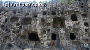 [P18] Pestera Laolong este o pestera sculptata in pesteri naturale din dinastia Tang, cu un plan lung in forma de potcoava si cu tavan asemenator unei cupole. Peretii sunt densi populati cu nise pentru statui de diferite dimensiuni, intr-un mod neregulat. » foto by geani anto
 - 
<span class="allrVoted glyphicon glyphicon-heart hidden" id="av1492525"></span>
<a class="m-l-10 hidden" id="sv1492525" onclick="voting_Foto_DelVot(,1492525,3501)" role="button">șterge vot <span class="glyphicon glyphicon-remove"></span></a>
<a id="v91492525" class=" c-red"  onclick="voting_Foto_SetVot(1492525)" role="button"><span class="glyphicon glyphicon-heart-empty"></span> <b>LIKE</b> = Votează poza</a> <img class="hidden"  id="f1492525W9" src="/imagini/loader.gif" border="0" /><span class="AjErrMes hidden" id="e1492525ErM"></span>