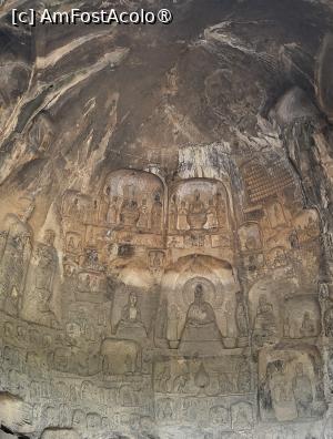 [P20] Pestera Guyang are o istorie de 1500 de ani, fiind una dintre cele mai vechi din complexul Longmen. Sunt sapate peste 1000 de nise in peretii si tavanele sale, adapostind statui ale lui Buddha. Sculpturile reflecta stilul artistic predominant al perioadei tarzii a dinastiei Wei de Nord, caracterizat prin figuri slabe si gratioase. » foto by geani anto
 - 
<span class="allrVoted glyphicon glyphicon-heart hidden" id="av1492527"></span>
<a class="m-l-10 hidden" id="sv1492527" onclick="voting_Foto_DelVot(,1492527,3501)" role="button">șterge vot <span class="glyphicon glyphicon-remove"></span></a>
<a id="v91492527" class=" c-red"  onclick="voting_Foto_SetVot(1492527)" role="button"><span class="glyphicon glyphicon-heart-empty"></span> <b>LIKE</b> = Votează poza</a> <img class="hidden"  id="f1492527W9" src="/imagini/loader.gif" border="0" /><span class="AjErrMes hidden" id="e1492527ErM"></span>