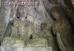 [P03] Pestera templului Qianxi are o statuie a unui Buddha ce sta pe un piedestal de lotus, cu proportii armonioase, emanand intelepciune si seninatate. Tavanul pesterii prezinta o floare de lotus grandioasa, sculptata superficial. In stanga si in dreapta sa  se afla 2 discipoli iar alaturi de ei stau alti 2 Bodhisattva. Fiecare usa a pesterii este impodobita cu un Rege Ceresc, infatisat cu pometi proeminenti, ochi mari, imbracat in armura si strivind in picioare demoni. » foto by geani anto
 - 
<span class="allrVoted glyphicon glyphicon-heart hidden" id="av1492510"></span>
<a class="m-l-10 hidden" id="sv1492510" onclick="voting_Foto_DelVot(,1492510,3501)" role="button">șterge vot <span class="glyphicon glyphicon-remove"></span></a>
<a id="v91492510" class=" c-red"  onclick="voting_Foto_SetVot(1492510)" role="button"><span class="glyphicon glyphicon-heart-empty"></span> <b>LIKE</b> = Votează poza</a> <img class="hidden"  id="f1492510W9" src="/imagini/loader.gif" border="0" /><span class="AjErrMes hidden" id="e1492510ErM"></span>
