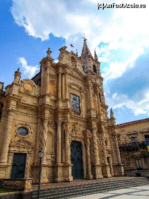 [P06] Basilica de langa Duomo di Acireale » foto by GabrielaG
 - 
<span class="allrVoted glyphicon glyphicon-heart hidden" id="av605455"></span>
<a class="m-l-10 hidden" id="sv605455" onclick="voting_Foto_DelVot(,605455,3509)" role="button">șterge vot <span class="glyphicon glyphicon-remove"></span></a>
<a id="v9605455" class=" c-red"  onclick="voting_Foto_SetVot(605455)" role="button"><span class="glyphicon glyphicon-heart-empty"></span> <b>LIKE</b> = Votează poza</a> <img class="hidden"  id="f605455W9" src="/imagini/loader.gif" border="0" /><span class="AjErrMes hidden" id="e605455ErM"></span>