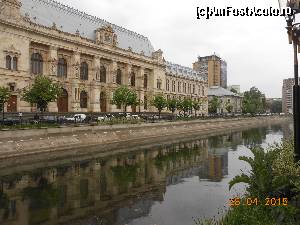 [P07] Bucureşti - Palatul de Justiţie şi parţial Dâmboviţa.  » foto by iulianic
 - 
<span class="allrVoted glyphicon glyphicon-heart hidden" id="av612292"></span>
<a class="m-l-10 hidden" id="sv612292" onclick="voting_Foto_DelVot(,612292,3511)" role="button">șterge vot <span class="glyphicon glyphicon-remove"></span></a>
<a id="v9612292" class=" c-red"  onclick="voting_Foto_SetVot(612292)" role="button"><span class="glyphicon glyphicon-heart-empty"></span> <b>LIKE</b> = Votează poza</a> <img class="hidden"  id="f612292W9" src="/imagini/loader.gif" border="0" /><span class="AjErrMes hidden" id="e612292ErM"></span>