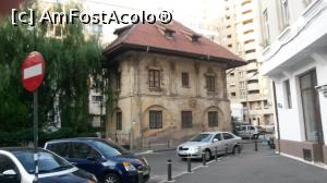 [P19] Cu bastonul prin Bucuresti - alte case vechi care inca mai exista » foto by mishu
 - 
<span class="allrVoted glyphicon glyphicon-heart hidden" id="av789024"></span>
<a class="m-l-10 hidden" id="sv789024" onclick="voting_Foto_DelVot(,789024,3511)" role="button">șterge vot <span class="glyphicon glyphicon-remove"></span></a>
<a id="v9789024" class=" c-red"  onclick="voting_Foto_SetVot(789024)" role="button"><span class="glyphicon glyphicon-heart-empty"></span> <b>LIKE</b> = Votează poza</a> <img class="hidden"  id="f789024W9" src="/imagini/loader.gif" border="0" /><span class="AjErrMes hidden" id="e789024ErM"></span>