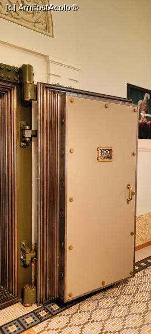 [P20] Ușa fostului seif. » foto by tata123 🔱
 - 
<span class="allrVoted glyphicon glyphicon-heart hidden" id="av1514029"></span>
<a class="m-l-10 hidden" id="sv1514029" onclick="voting_Foto_DelVot(,1514029,3511)" role="button">șterge vot <span class="glyphicon glyphicon-remove"></span></a>
<a id="v91514029" class=" c-red"  onclick="voting_Foto_SetVot(1514029)" role="button"><span class="glyphicon glyphicon-heart-empty"></span> <b>LIKE</b> = Votează poza</a> <img class="hidden"  id="f1514029W9" src="/imagini/loader.gif" border="0" /><span class="AjErrMes hidden" id="e1514029ErM"></span>