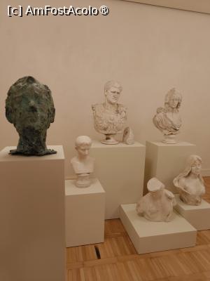 [P15] Artă în Pinacoteca UNArte. » foto by tata123 🔱
 - 
<span class="allrVoted glyphicon glyphicon-heart hidden" id="av1534099"></span>
<a class="m-l-10 hidden" id="sv1534099" onclick="voting_Foto_DelVot(,1534099,3511)" role="button">șterge vot <span class="glyphicon glyphicon-remove"></span></a>
<a id="v91534099" class=" c-red"  onclick="voting_Foto_SetVot(1534099)" role="button"><span class="glyphicon glyphicon-heart-empty"></span> <b>LIKE</b> = Votează poza</a> <img class="hidden"  id="f1534099W9" src="/imagini/loader.gif" border="0" /><span class="AjErrMes hidden" id="e1534099ErM"></span>