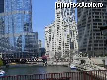 [P07] Raul Chicago. In stanga Trump Tower, in fata Wrigley Building, cea cu ceas in turn » foto by MCM
 - 
<span class="allrVoted glyphicon glyphicon-heart hidden" id="av390407"></span>
<a class="m-l-10 hidden" id="sv390407" onclick="voting_Foto_DelVot(,390407,3589)" role="button">șterge vot <span class="glyphicon glyphicon-remove"></span></a>
<a id="v9390407" class=" c-red"  onclick="voting_Foto_SetVot(390407)" role="button"><span class="glyphicon glyphicon-heart-empty"></span> <b>LIKE</b> = Votează poza</a> <img class="hidden"  id="f390407W9" src="/imagini/loader.gif" border="0" /><span class="AjErrMes hidden" id="e390407ErM"></span>
