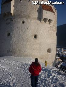 [P04] Turnul Alb din Brașov a fost construit între 1460 și 1490, făcând și el parte din zidurile de apărare ale cetății. Un pod mobil făcea legătura între turn și unul dintre bastioanele Brașovului. Este cel mai înalt punct de fortificație din Brașov.
În 168
9 a ars, în urma marelui incendiu care cuprinsese cetatea, fiind renovat în 1723. În ultimul secol a mai fost restaurat de cinci ori. » foto by ghemonica
 - 
<span class="allrVoted glyphicon glyphicon-heart hidden" id="av244250"></span>
<a class="m-l-10 hidden" id="sv244250" onclick="voting_Foto_DelVot(,244250,3615)" role="button">șterge vot <span class="glyphicon glyphicon-remove"></span></a>
<a id="v9244250" class=" c-red"  onclick="voting_Foto_SetVot(244250)" role="button"><span class="glyphicon glyphicon-heart-empty"></span> <b>LIKE</b> = Votează poza</a> <img class="hidden"  id="f244250W9" src="/imagini/loader.gif" border="0" /><span class="AjErrMes hidden" id="e244250ErM"></span>