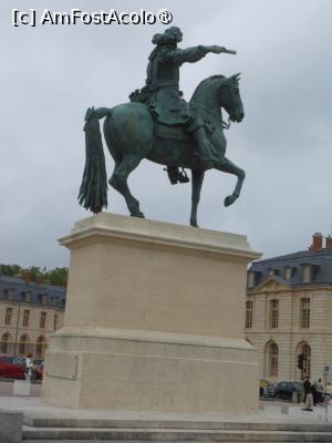 [P24] Versailles - Statuia lui Ludovic al XIV-lea la intrarea în curtea palatului. » foto by iulianic
 - 
<span class="allrVoted glyphicon glyphicon-heart hidden" id="av1442023"></span>
<a class="m-l-10 hidden" id="sv1442023" onclick="voting_Foto_DelVot(,1442023,3618)" role="button">șterge vot <span class="glyphicon glyphicon-remove"></span></a>
<a id="v91442023" class=" c-red"  onclick="voting_Foto_SetVot(1442023)" role="button"><span class="glyphicon glyphicon-heart-empty"></span> <b>LIKE</b> = Votează poza</a> <img class="hidden"  id="f1442023W9" src="/imagini/loader.gif" border="0" /><span class="AjErrMes hidden" id="e1442023ErM"></span>