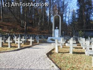 [P17] Sinaia - Cimitirul Eroilor din Sinaia. Aleea centrală.  » foto by iulianic
 - 
<span class="allrVoted glyphicon glyphicon-heart hidden" id="av1039249"></span>
<a class="m-l-10 hidden" id="sv1039249" onclick="voting_Foto_DelVot(,1039249,3677)" role="button">șterge vot <span class="glyphicon glyphicon-remove"></span></a>
<a id="v91039249" class=" c-red"  onclick="voting_Foto_SetVot(1039249)" role="button"><span class="glyphicon glyphicon-heart-empty"></span> <b>LIKE</b> = Votează poza</a> <img class="hidden"  id="f1039249W9" src="/imagini/loader.gif" border="0" /><span class="AjErrMes hidden" id="e1039249ErM"></span>