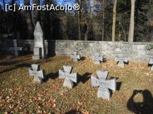 [P30] Sinaia - Cimitirul Eroilor.  » foto by iulianic
 - 
<span class="allrVoted glyphicon glyphicon-heart hidden" id="av1039271"></span>
<a class="m-l-10 hidden" id="sv1039271" onclick="voting_Foto_DelVot(,1039271,3677)" role="button">șterge vot <span class="glyphicon glyphicon-remove"></span></a>
<a id="v91039271" class=" c-red"  onclick="voting_Foto_SetVot(1039271)" role="button"><span class="glyphicon glyphicon-heart-empty"></span> <b>LIKE</b> = Votează poza</a> <img class="hidden"  id="f1039271W9" src="/imagini/loader.gif" border="0" /><span class="AjErrMes hidden" id="e1039271ErM"></span>