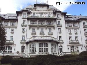 [P17] Hotel Palace, văzut dinspre parc - pe această faţadă este înscrisă denumirea Hotel Sinaia.  » foto by Carmen Ion
 - 
<span class="allrVoted glyphicon glyphicon-heart hidden" id="av693297"></span>
<a class="m-l-10 hidden" id="sv693297" onclick="voting_Foto_DelVot(,693297,3677)" role="button">șterge vot <span class="glyphicon glyphicon-remove"></span></a>
<a id="v9693297" class=" c-red"  onclick="voting_Foto_SetVot(693297)" role="button"><span class="glyphicon glyphicon-heart-empty"></span> <b>LIKE</b> = Votează poza</a> <img class="hidden"  id="f693297W9" src="/imagini/loader.gif" border="0" /><span class="AjErrMes hidden" id="e693297ErM"></span>