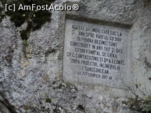 [P01] Un weekend la Sinaia. Inscriptia in stanca acolo de unde va trebui sa faceti dreapta din soseaua ce duce la Cota 1400 pentru a ajunge la Stana Regala.  » foto by vega06
 - 
<span class="allrVoted glyphicon glyphicon-heart hidden" id="av724658"></span>
<a class="m-l-10 hidden" id="sv724658" onclick="voting_Foto_DelVot(,724658,3677)" role="button">șterge vot <span class="glyphicon glyphicon-remove"></span></a>
<a id="v9724658" class=" c-red"  onclick="voting_Foto_SetVot(724658)" role="button"><span class="glyphicon glyphicon-heart-empty"></span> <b>LIKE</b> = Votează poza</a> <img class="hidden"  id="f724658W9" src="/imagini/loader.gif" border="0" /><span class="AjErrMes hidden" id="e724658ErM"></span>