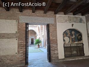 [P51] Basilica Santo Stefano - claustrul » foto by Carmen Ion
 - 
<span class="allrVoted glyphicon glyphicon-heart hidden" id="av1538671"></span>
<a class="m-l-10 hidden" id="sv1538671" onclick="voting_Foto_DelVot(,1538671,3721)" role="button">șterge vot <span class="glyphicon glyphicon-remove"></span></a>
<a id="v91538671" class=" c-red"  onclick="voting_Foto_SetVot(1538671)" role="button"><span class="glyphicon glyphicon-heart-empty"></span> <b>LIKE</b> = Votează poza</a> <img class="hidden"  id="f1538671W9" src="/imagini/loader.gif" border="0" /><span class="AjErrMes hidden" id="e1538671ErM"></span>