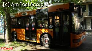 [P27] În toată regiunea Emilia-Romagna, autobuzele au aceeași regulă: urcarea pe ușa din față, coborârea pe celelalte. După cum se vede, scrie mare, atât în italiană, cât și în engleză.  » foto by Costi
 - 
<span class="allrVoted glyphicon glyphicon-heart hidden" id="av737697"></span>
<a class="m-l-10 hidden" id="sv737697" onclick="voting_Foto_DelVot(,737697,3721)" role="button">șterge vot <span class="glyphicon glyphicon-remove"></span></a>
<a id="v9737697" class=" c-red"  onclick="voting_Foto_SetVot(737697)" role="button"><span class="glyphicon glyphicon-heart-empty"></span> <b>LIKE</b> = Votează poza</a> <img class="hidden"  id="f737697W9" src="/imagini/loader.gif" border="0" /><span class="AjErrMes hidden" id="e737697ErM"></span>