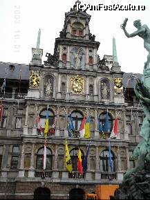 [P06] Detaliu cu frontispiciul Primăriei. Deasupra însemnelor heraldice, statuia Maicii Domnului, des întâlnită în arhitectura Antwerpen-ului. » foto by Costi
 - 
<span class="allrVoted glyphicon glyphicon-heart hidden" id="av24822"></span>
<a class="m-l-10 hidden" id="sv24822" onclick="voting_Foto_DelVot(,24822,3747)" role="button">șterge vot <span class="glyphicon glyphicon-remove"></span></a>
<a id="v924822" class=" c-red"  onclick="voting_Foto_SetVot(24822)" role="button"><span class="glyphicon glyphicon-heart-empty"></span> <b>LIKE</b> = Votează poza</a> <img class="hidden"  id="f24822W9" src="/imagini/loader.gif" border="0" /><span class="AjErrMes hidden" id="e24822ErM"></span>