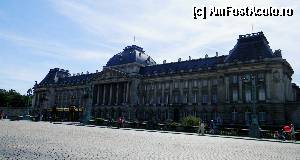 [P15] Palais Royale. In partea dreapta (nu se vede in poza) este cladirea Muzeului BELvue. Dupa cum vedeti, steagul nu era arborat pe cladire, deci regele nu era la servici. In fata palatului este o piata foarte mare, pavata cu piatra cubica - Place des Palais » foto by MCM
 - 
<span class="allrVoted glyphicon glyphicon-heart hidden" id="av389907"></span>
<a class="m-l-10 hidden" id="sv389907" onclick="voting_Foto_DelVot(,389907,3768)" role="button">șterge vot <span class="glyphicon glyphicon-remove"></span></a>
<a id="v9389907" class=" c-red"  onclick="voting_Foto_SetVot(389907)" role="button"><span class="glyphicon glyphicon-heart-empty"></span> <b>LIKE</b> = Votează poza</a> <img class="hidden"  id="f389907W9" src="/imagini/loader.gif" border="0" /><span class="AjErrMes hidden" id="e389907ErM"></span>