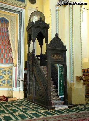 [P53] Constanța: Minbarul din sala de rugăciune a Moscheii Carol I. Lateralstânga se zărește un fragment din mihrab, înconjurat de banda verde inscripționată cu cele 99 virtuți divine ale lui Allah » foto by mariana.olaru
 - 
<span class="allrVoted glyphicon glyphicon-heart hidden" id="av393085"></span>
<a class="m-l-10 hidden" id="sv393085" onclick="voting_Foto_DelVot(,393085,3820)" role="button">șterge vot <span class="glyphicon glyphicon-remove"></span></a>
<a id="v9393085" class=" c-red"  onclick="voting_Foto_SetVot(393085)" role="button"><span class="glyphicon glyphicon-heart-empty"></span> <b>LIKE</b> = Votează poza</a> <img class="hidden"  id="f393085W9" src="/imagini/loader.gif" border="0" /><span class="AjErrMes hidden" id="e393085ErM"></span>