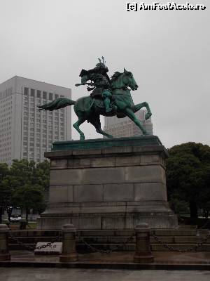 [P11] Statuia ecvestră a lui Kusunoki Masashige, lider militar din perioada Kamakura în Piata din fata Palatului Imperial din Tokyo.  » foto by mprofeanu
 - 
<span class="allrVoted glyphicon glyphicon-heart hidden" id="av673843"></span>
<a class="m-l-10 hidden" id="sv673843" onclick="voting_Foto_DelVot(,673843,3821)" role="button">șterge vot <span class="glyphicon glyphicon-remove"></span></a>
<a id="v9673843" class=" c-red"  onclick="voting_Foto_SetVot(673843)" role="button"><span class="glyphicon glyphicon-heart-empty"></span> <b>LIKE</b> = Votează poza</a> <img class="hidden"  id="f673843W9" src="/imagini/loader.gif" border="0" /><span class="AjErrMes hidden" id="e673843ErM"></span>