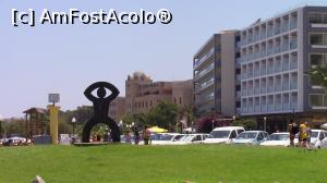 [P24] Monumentul din parcul care inconjoara Statia Hidrobiologica din Rodos Town. In fata sunr Casino Rhodos, Mediteranean Hotel si Ibiscus Resort. » foto by ovidiuyepi
 - 
<span class="allrVoted glyphicon glyphicon-heart hidden" id="av1202066"></span>
<a class="m-l-10 hidden" id="sv1202066" onclick="voting_Foto_DelVot(,1202066,3837)" role="button">șterge vot <span class="glyphicon glyphicon-remove"></span></a>
<a id="v91202066" class=" c-red"  onclick="voting_Foto_SetVot(1202066)" role="button"><span class="glyphicon glyphicon-heart-empty"></span> <b>LIKE</b> = Votează poza</a> <img class="hidden"  id="f1202066W9" src="/imagini/loader.gif" border="0" /><span class="AjErrMes hidden" id="e1202066ErM"></span>