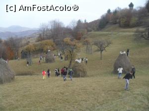 [P12] Maramures - copii crescuti la bloc... bucurandu-se de natura » foto by catalinioan
 - 
<span class="allrVoted glyphicon glyphicon-heart hidden" id="av1082194"></span>
<a class="m-l-10 hidden" id="sv1082194" onclick="voting_Foto_DelVot(,1082194,3852)" role="button">șterge vot <span class="glyphicon glyphicon-remove"></span></a>
<a id="v91082194" class=" c-red"  onclick="voting_Foto_SetVot(1082194)" role="button"><span class="glyphicon glyphicon-heart-empty"></span> <b>LIKE</b> = Votează poza</a> <img class="hidden"  id="f1082194W9" src="/imagini/loader.gif" border="0" /><span class="AjErrMes hidden" id="e1082194ErM"></span>