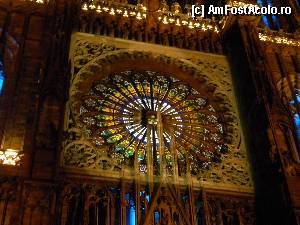 P11 [AUG-2012] Strasbourg. Rozeta catedralei Notre Dame într-un frumos joc de culori. 