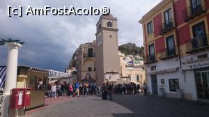 P12 [APR-2017] Piazzetta principala din Capri, Umberto I, cu biserica San Stefano si turnul cu ceas. 