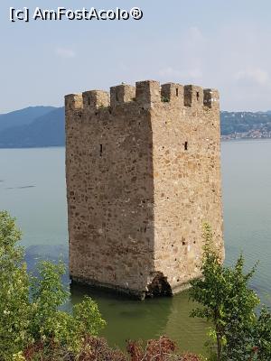 P15 [JUL-2020] Cetatea medievală Trikule - unul dintre cele două turnuri care încă rezistă trecerii timpului.