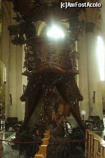[P19] O grandioasa sculptura in lemn ce o prezinta pe Fecioara Maria, aflata in interiorul bisericii Notre Dame de Brugge » foto by ileanaxperta*
 - 
<span class="allrVoted glyphicon glyphicon-heart hidden" id="av159681"></span>
<a class="m-l-10 hidden" id="sv159681" onclick="voting_Foto_DelVot(,159681,3901)" role="button">șterge vot <span class="glyphicon glyphicon-remove"></span></a>
<a id="v9159681" class=" c-red"  onclick="voting_Foto_SetVot(159681)" role="button"><span class="glyphicon glyphicon-heart-empty"></span> <b>LIKE</b> = Votează poza</a> <img class="hidden"  id="f159681W9" src="/imagini/loader.gif" border="0" /><span class="AjErrMes hidden" id="e159681ErM"></span>