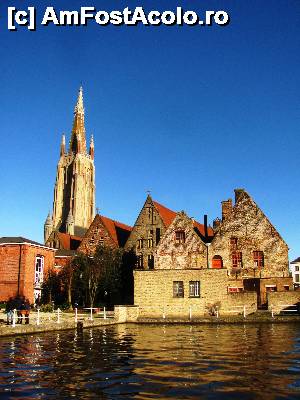 P02 [JAN-2016] Brugge-ul medieval prezinta canale, Onze-Lieve-Vrouwekerk (in spate, mai inalta) si Sint-Janshospitaal