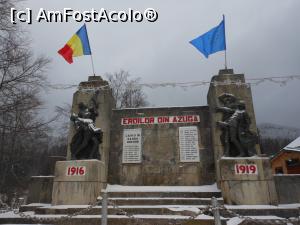 [P07] Azuga în zi de Crăciun. În Parcul Ecaterina Teodoroiu, Monumentul Eroilor din Primul Război Mondial.  » foto by iulianic
 - 
<span class="allrVoted glyphicon glyphicon-heart hidden" id="av1136693"></span>
<a class="m-l-10 hidden" id="sv1136693" onclick="voting_Foto_DelVot(,1136693,3904)" role="button">șterge vot <span class="glyphicon glyphicon-remove"></span></a>
<a id="v91136693" class=" c-red"  onclick="voting_Foto_SetVot(1136693)" role="button"><span class="glyphicon glyphicon-heart-empty"></span> <b>LIKE</b> = Votează poza</a> <img class="hidden"  id="f1136693W9" src="/imagini/loader.gif" border="0" /><span class="AjErrMes hidden" id="e1136693ErM"></span>