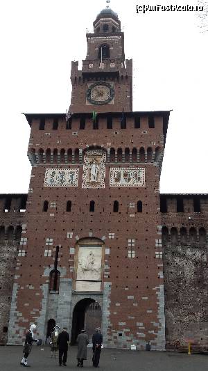 [P03] Castelul Sforzesco - intrare » foto by andreea_c
 - 
<span class="allrVoted glyphicon glyphicon-heart hidden" id="av576556"></span>
<a class="m-l-10 hidden" id="sv576556" onclick="voting_Foto_DelVot(,576556,3925)" role="button">șterge vot <span class="glyphicon glyphicon-remove"></span></a>
<a id="v9576556" class=" c-red"  onclick="voting_Foto_SetVot(576556)" role="button"><span class="glyphicon glyphicon-heart-empty"></span> <b>LIKE</b> = Votează poza</a> <img class="hidden"  id="f576556W9" src="/imagini/loader.gif" border="0" /><span class="AjErrMes hidden" id="e576556ErM"></span>