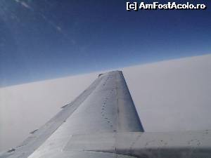 [P21] La plimbare pe cer cu 900km/h. Incepea sa se vada din stratosfera putin. Spre Bucuresti cu Boeing 737-500 locul 7A. Eram la 12.500m dupa cum anuntase capitanul.  » foto by andreip2
 - 
<span class="allrVoted glyphicon glyphicon-heart hidden" id="av614050"></span>
<a class="m-l-10 hidden" id="sv614050" onclick="voting_Foto_DelVot(,614050,3925)" role="button">șterge vot <span class="glyphicon glyphicon-remove"></span></a>
<a id="v9614050" class=" c-red"  onclick="voting_Foto_SetVot(614050)" role="button"><span class="glyphicon glyphicon-heart-empty"></span> <b>LIKE</b> = Votează poza</a> <img class="hidden"  id="f614050W9" src="/imagini/loader.gif" border="0" /><span class="AjErrMes hidden" id="e614050ErM"></span>