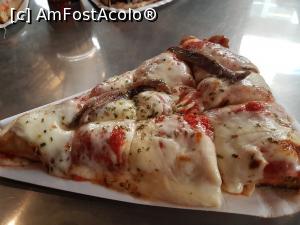 [P07] Si pizza care m-a cucerit definitiv: pizza Spontini » foto by Alina Roxana
 - 
<span class="allrVoted glyphicon glyphicon-heart hidden" id="av1060895"></span>
<a class="m-l-10 hidden" id="sv1060895" onclick="voting_Foto_DelVot(,1060895,3925)" role="button">șterge vot <span class="glyphicon glyphicon-remove"></span></a>
<a id="v91060895" class=" c-red"  onclick="voting_Foto_SetVot(1060895)" role="button"><span class="glyphicon glyphicon-heart-empty"></span> <b>LIKE</b> = Votează poza</a> <img class="hidden"  id="f1060895W9" src="/imagini/loader.gif" border="0" /><span class="AjErrMes hidden" id="e1060895ErM"></span>