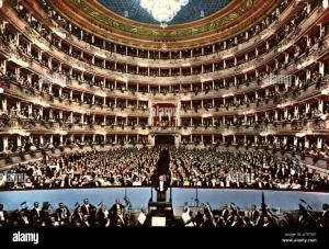 [P32] Sala Teatro alla Scala, cu loja regală în față (imagine de arhivă) » foto by adso <span class="label label-default labelC_thin small">NEVOTABILĂ</span>