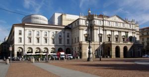 [P09] Teatro alla Scala - exterior (imagine din 2005) » foto by adso <span class="label label-default labelC_thin small">NEVOTABILĂ</span>