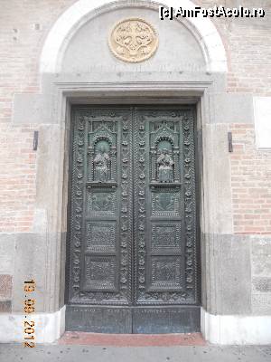 P07 [SEP-2012] Italia - Padova - Basilica di Sant Antonio, una din usile masive. 