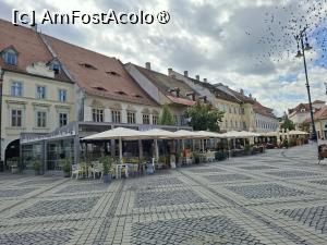 [P10] Piața Mare » foto by Carmen Ion
 - 
<span class="allrVoted glyphicon glyphicon-heart hidden" id="av1513587"></span>
<a class="m-l-10 hidden" id="sv1513587" onclick="voting_Foto_DelVot(,1513587,3936)" role="button">șterge vot <span class="glyphicon glyphicon-remove"></span></a>
<a id="v91513587" class=" c-red"  onclick="voting_Foto_SetVot(1513587)" role="button"><span class="glyphicon glyphicon-heart-empty"></span> <b>LIKE</b> = Votează poza</a> <img class="hidden"  id="f1513587W9" src="/imagini/loader.gif" border="0" /><span class="AjErrMes hidden" id="e1513587ErM"></span>