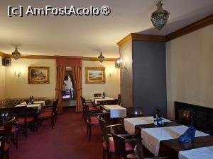 [P30] Piața Mare - Amber Cafe » foto by Carmen Ion
 - 
<span class="allrVoted glyphicon glyphicon-heart hidden" id="av1513607"></span>
<a class="m-l-10 hidden" id="sv1513607" onclick="voting_Foto_DelVot(,1513607,3936)" role="button">șterge vot <span class="glyphicon glyphicon-remove"></span></a>
<a id="v91513607" class=" c-red"  onclick="voting_Foto_SetVot(1513607)" role="button"><span class="glyphicon glyphicon-heart-empty"></span> <b>LIKE</b> = Votează poza</a> <img class="hidden"  id="f1513607W9" src="/imagini/loader.gif" border="0" /><span class="AjErrMes hidden" id="e1513607ErM"></span>