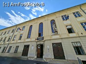 [P55] Piața Huet - Colegiul Național Samuel von Brukenthal » foto by Carmen Ion
 - 
<span class="allrVoted glyphicon glyphicon-heart hidden" id="av1513632"></span>
<a class="m-l-10 hidden" id="sv1513632" onclick="voting_Foto_DelVot(,1513632,3936)" role="button">șterge vot <span class="glyphicon glyphicon-remove"></span></a>
<a id="v91513632" class=" c-red"  onclick="voting_Foto_SetVot(1513632)" role="button"><span class="glyphicon glyphicon-heart-empty"></span> <b>LIKE</b> = Votează poza</a> <img class="hidden"  id="f1513632W9" src="/imagini/loader.gif" border="0" /><span class="AjErrMes hidden" id="e1513632ErM"></span>