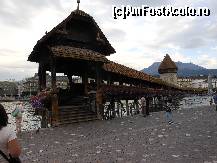 [P13] Luzern - Kapellbrücke, intrarea pe podul cu flori.  » foto by iulianic
 - 
<span class="allrVoted glyphicon glyphicon-heart hidden" id="av418354"></span>
<a class="m-l-10 hidden" id="sv418354" onclick="voting_Foto_DelVot(,418354,3962)" role="button">șterge vot <span class="glyphicon glyphicon-remove"></span></a>
<a id="v9418354" class=" c-red"  onclick="voting_Foto_SetVot(418354)" role="button"><span class="glyphicon glyphicon-heart-empty"></span> <b>LIKE</b> = Votează poza</a> <img class="hidden"  id="f418354W9" src="/imagini/loader.gif" border="0" /><span class="AjErrMes hidden" id="e418354ErM"></span>