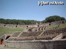 P10 [NOV-2009] Amfiteatrul orasului Pompei mai poate gazdui inca si azi o reprezentatie artistica